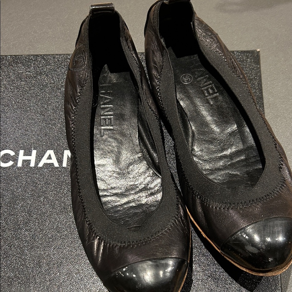 CHANEL Women's Black Leather Flats